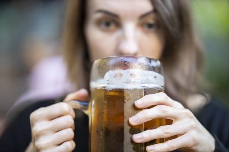 Makijaż i fryzura na wesele – must-have sezonu