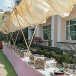 Plenerowy bufet z podgrzewaczami na eleganckie ekologiczne przyjęcie